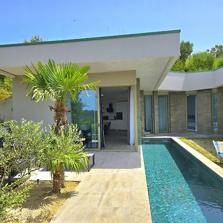 Sea View With Pool Feriehus *