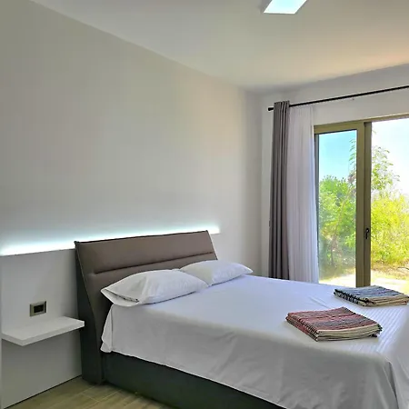 Sea View With Pool Feriehus