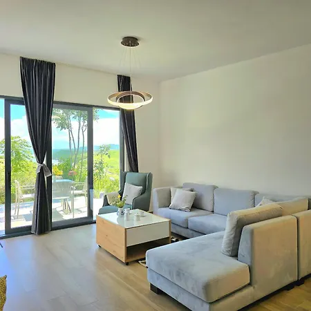 Feriehus Sea View With Pool Durrës