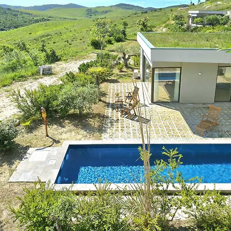 Feriehus Sea View With Pool